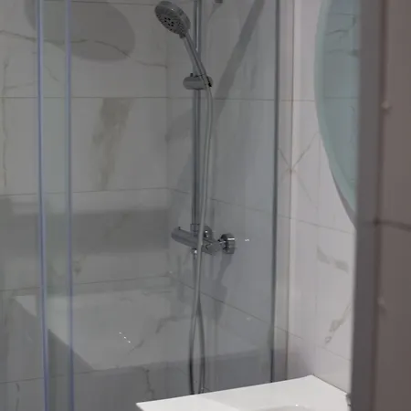 Appartement Avec Garage Prive - Latre Location